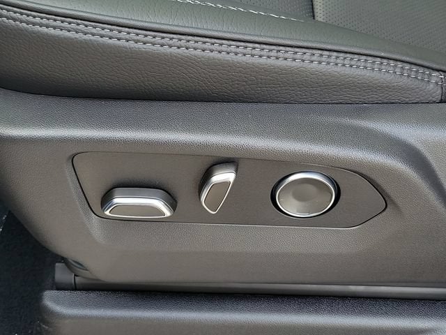 2026 GMC Yukon Denali - Photo 10