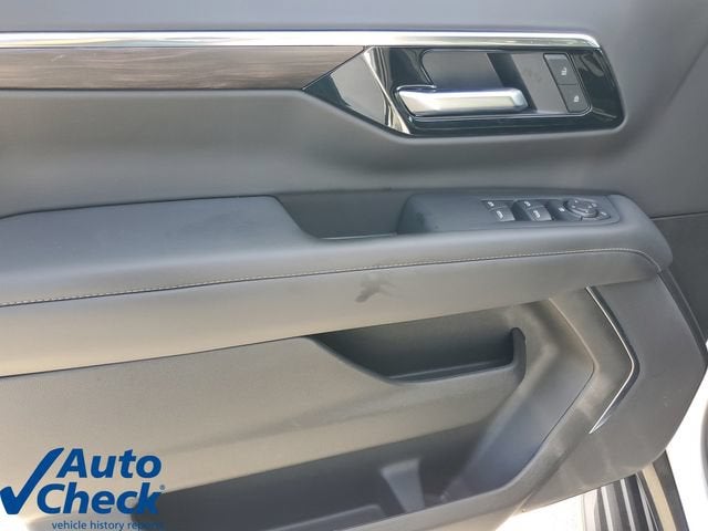 2025 Chevrolet Suburban LS