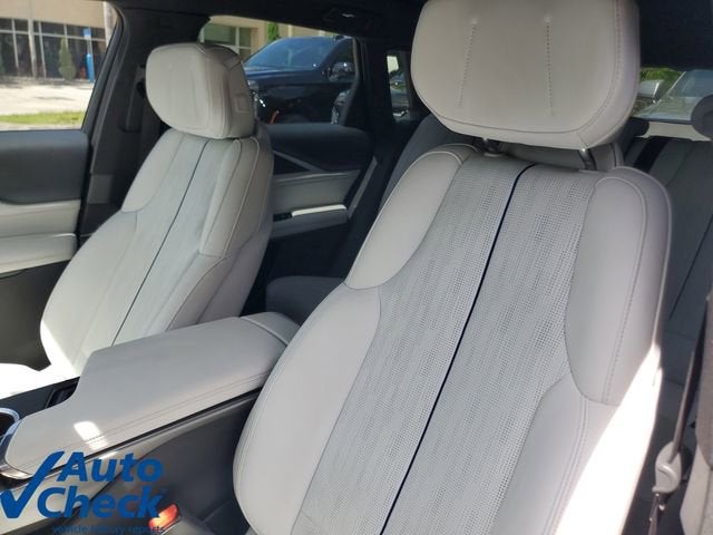 2024 Cadillac LYRIQ Luxury 1