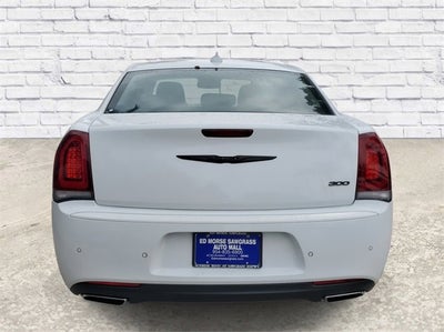 2022 Chrysler 300 Touring L