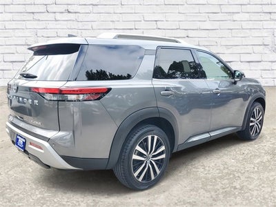 2023 Nissan Pathfinder Platinum