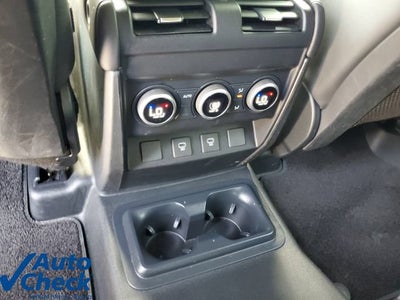 2025 Land Rover Defender X-Dynamic SE
