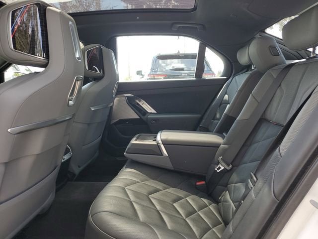 2025 BMW 7 Series 740i xDrive