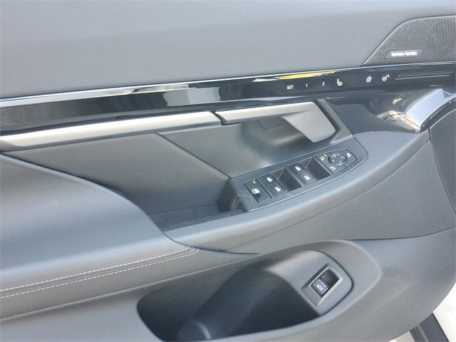 2025 BMW 5 Series 530i