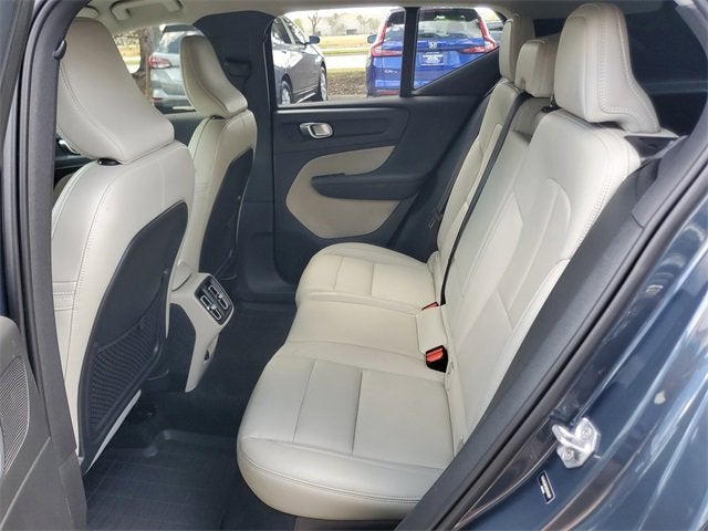 2021 Volvo XC40 Momentum